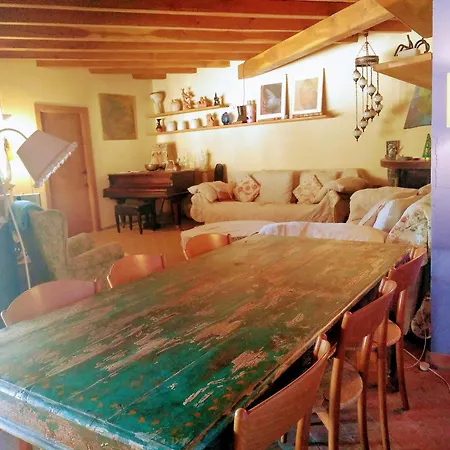 Bed and Breakfast La Cabanya De *